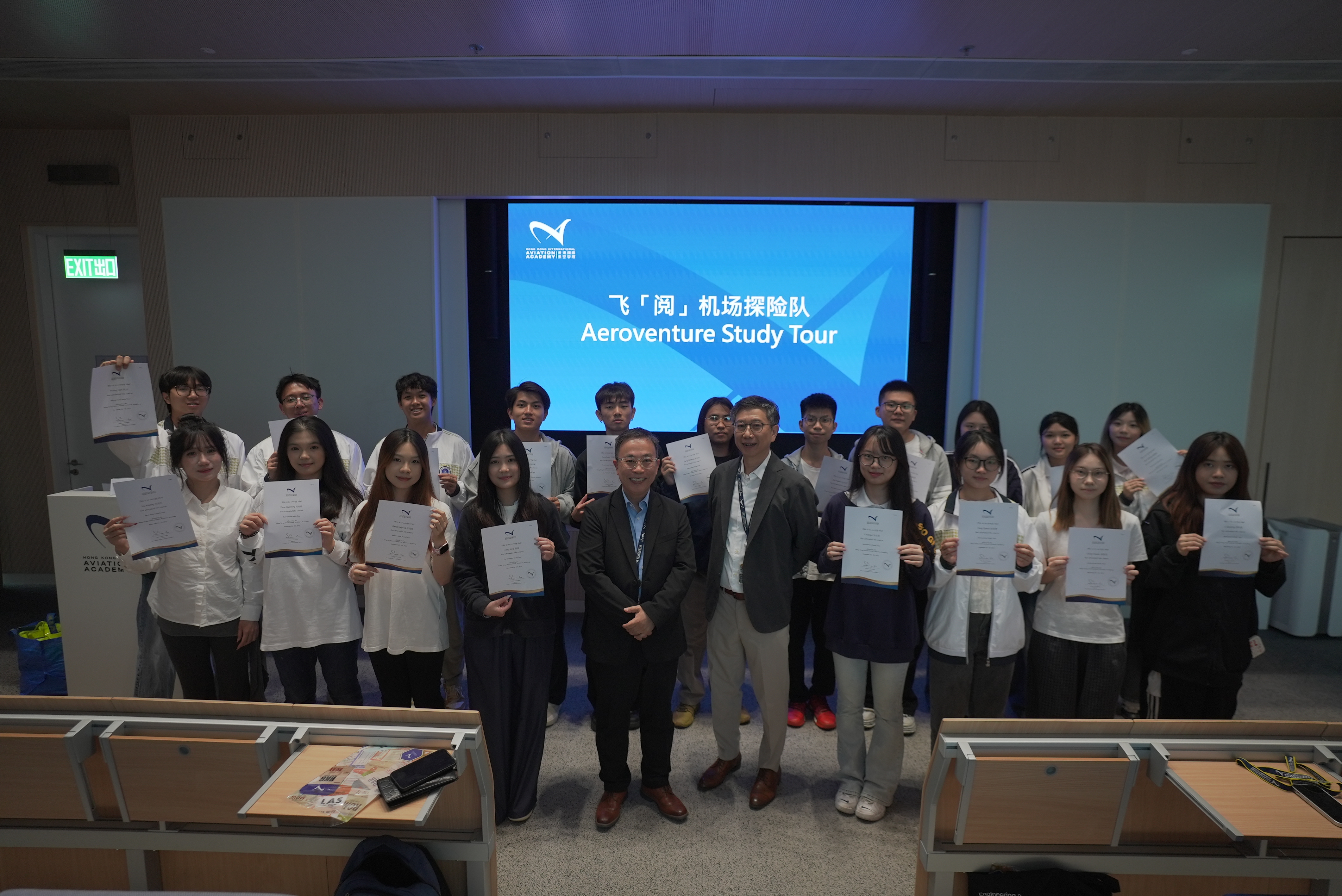 航空课堂：香港国际机场专题课程合影.jpg