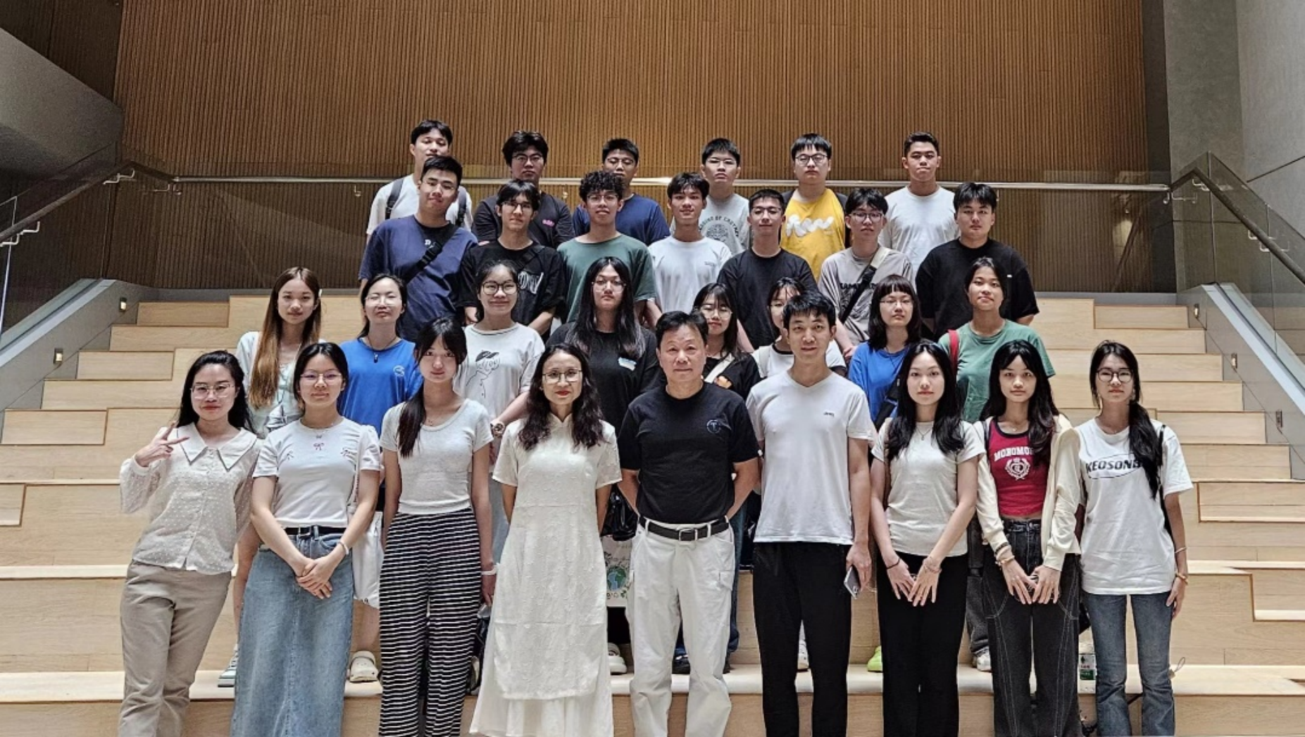 10 伟德betvlctor1949源于英国旅游管理专业员工参观东莞海战博物馆，与旅游规划设计企业交流.png